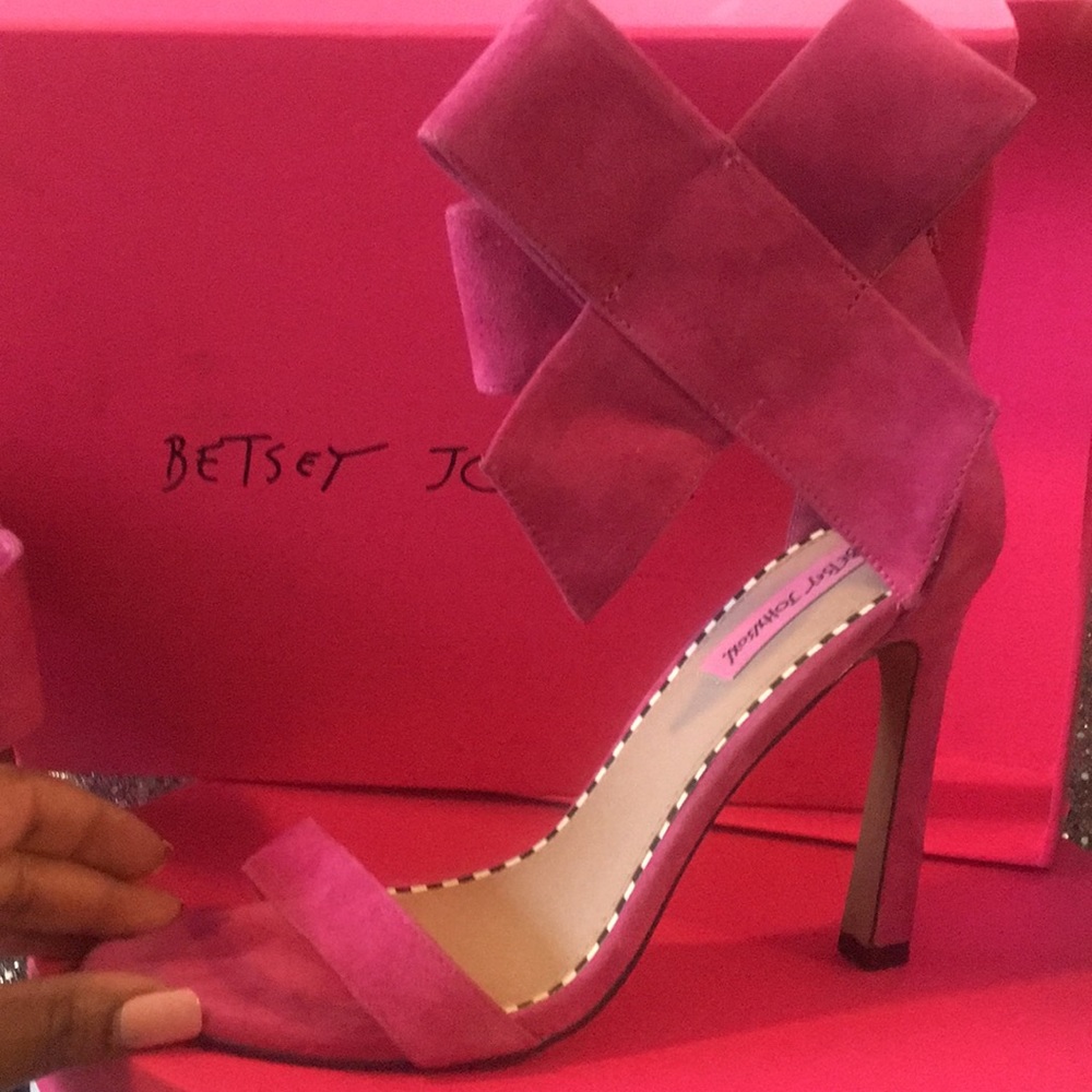 Betsey Johnson Bow Heels!